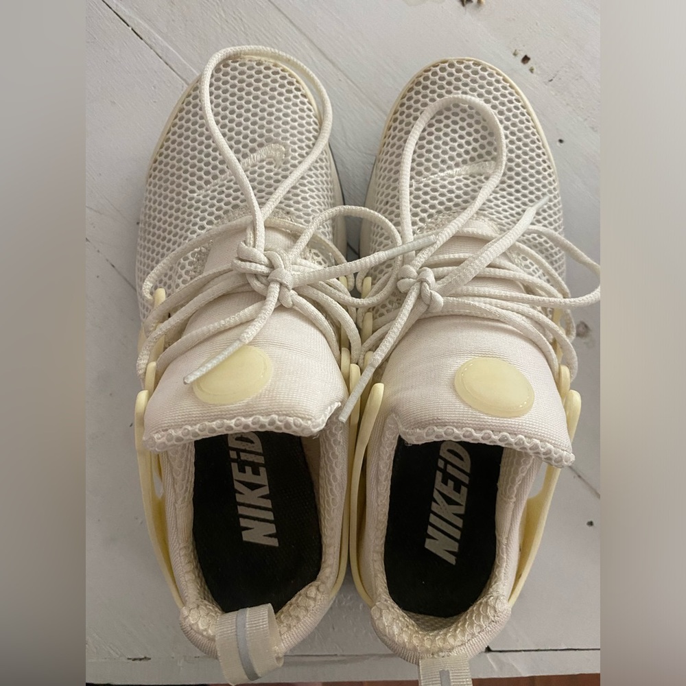 Woman’s White Nike Air Presto Sneakers